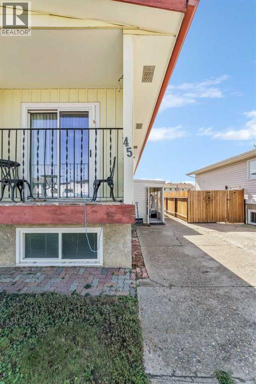 45 Clark Crescent SE - 4