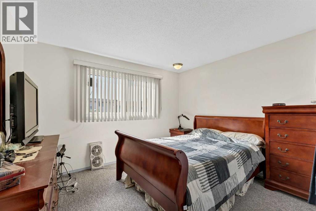 45 Clark Crescent SE - 22