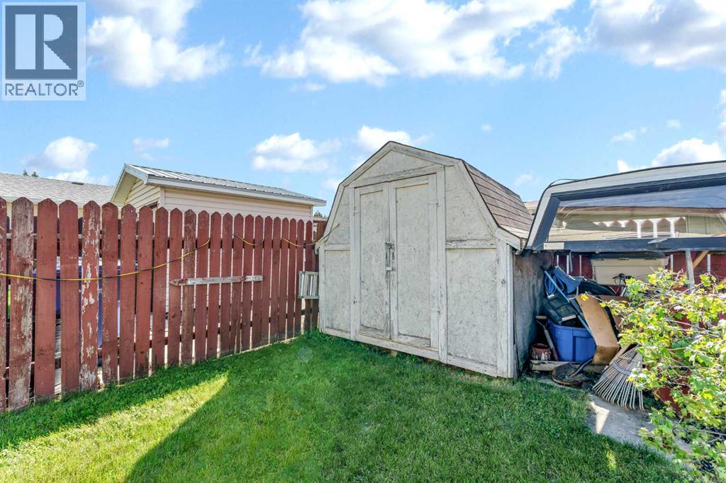 45 Clark Crescent SE - 48