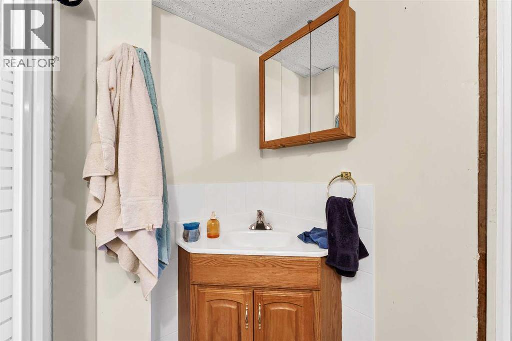 45 Clark Crescent SE - 34