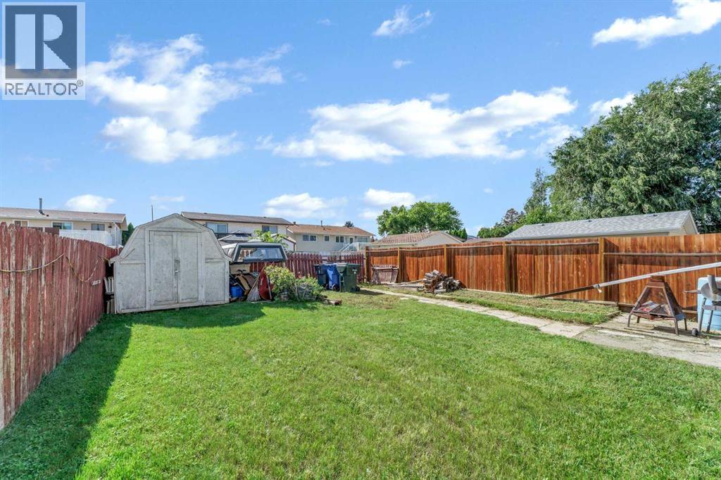 45 Clark Crescent SE - 46