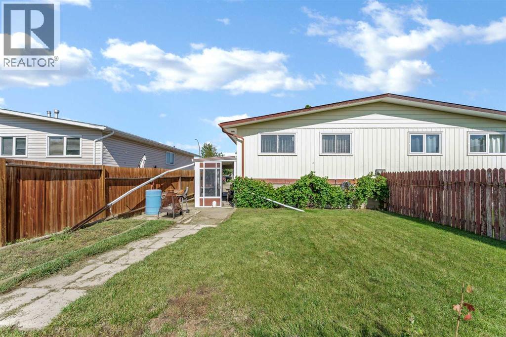 45 Clark Crescent SE - 50