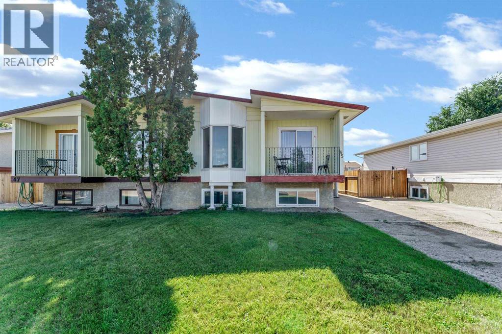 45 Clark Crescent SE - 1