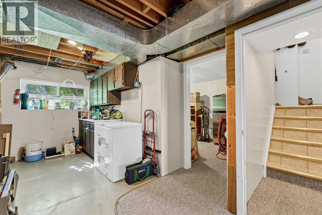 45 Clark Crescent SE - 35
