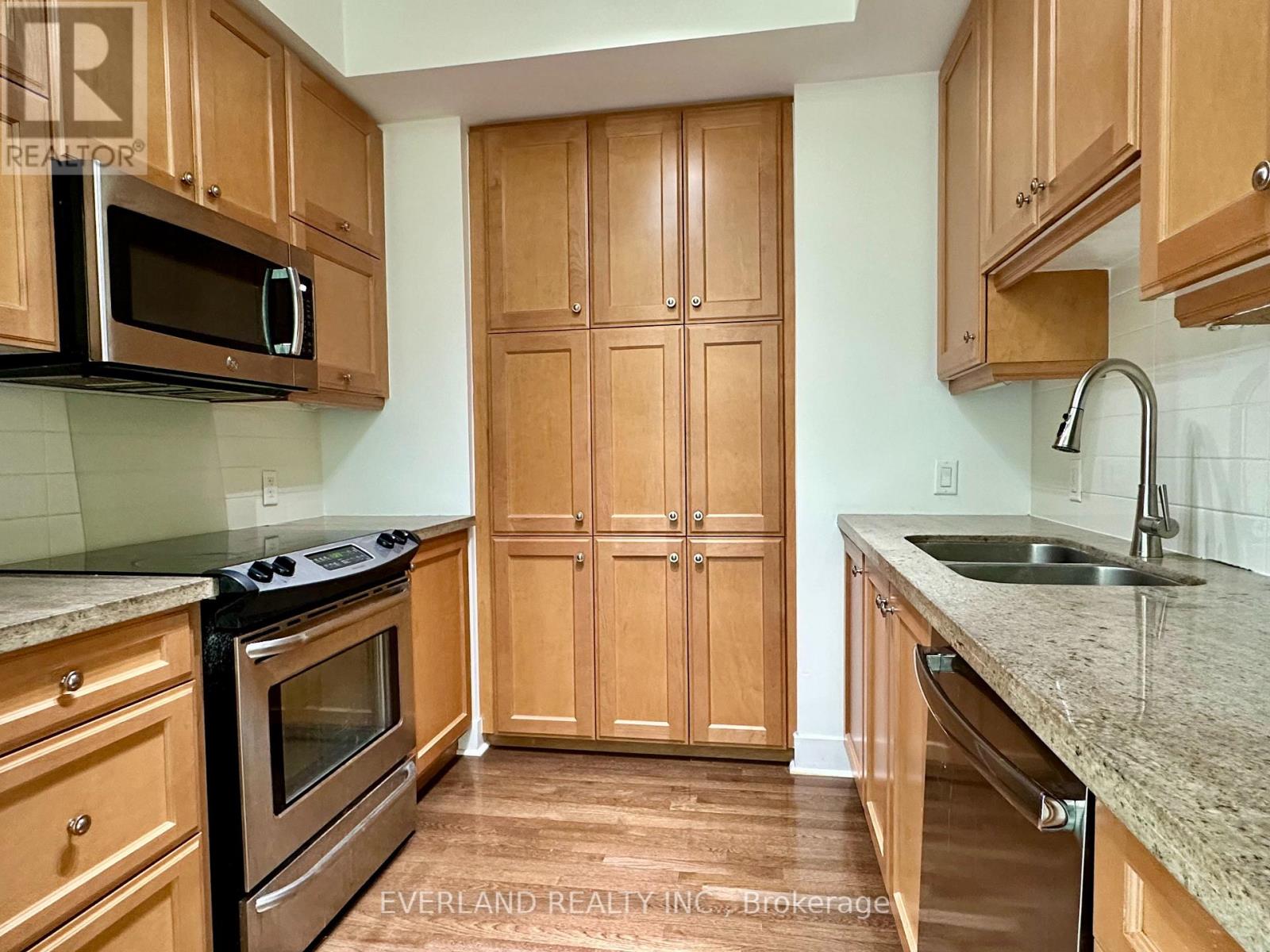 #901 26 NORTON AVENUE - 9