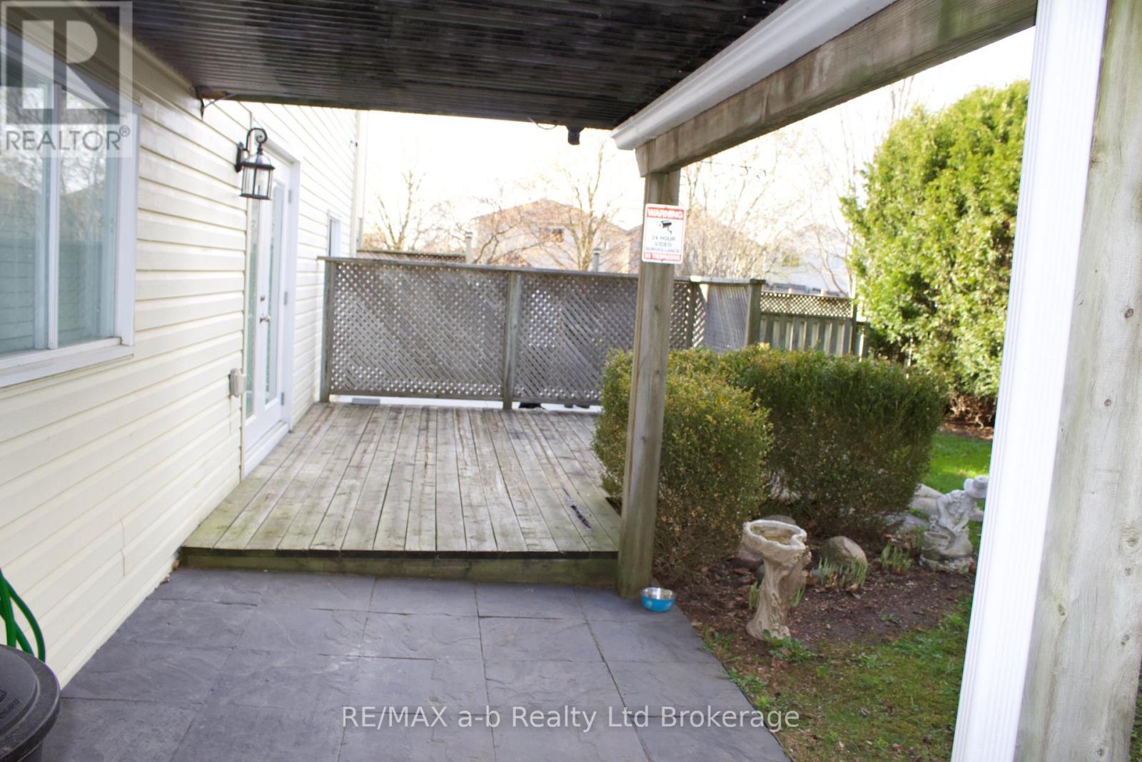 LOWER - 33 ANDERSON STREET, Woodstock (Woodstock - South) — photo 6