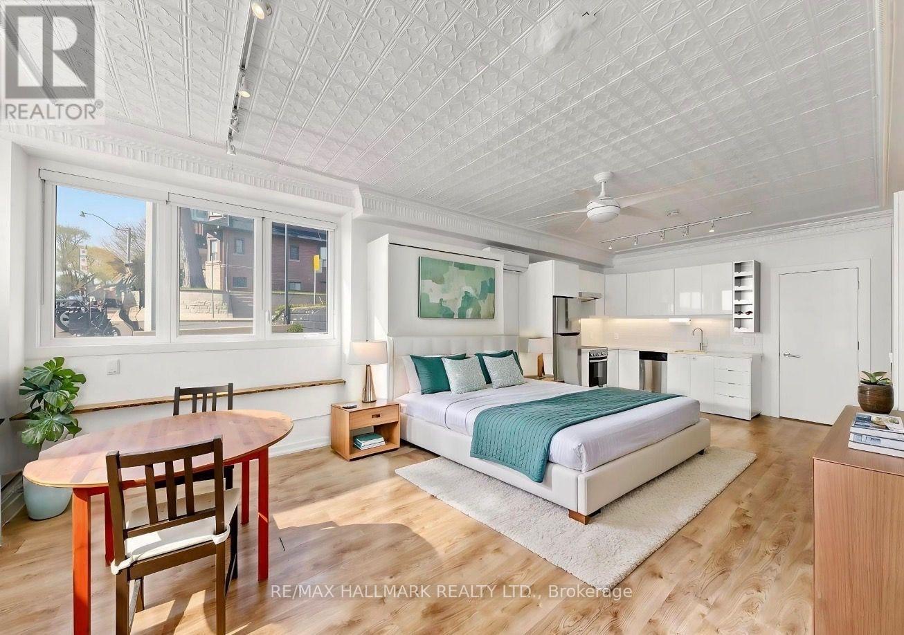 Photo of 679 WOODBINE Avenue