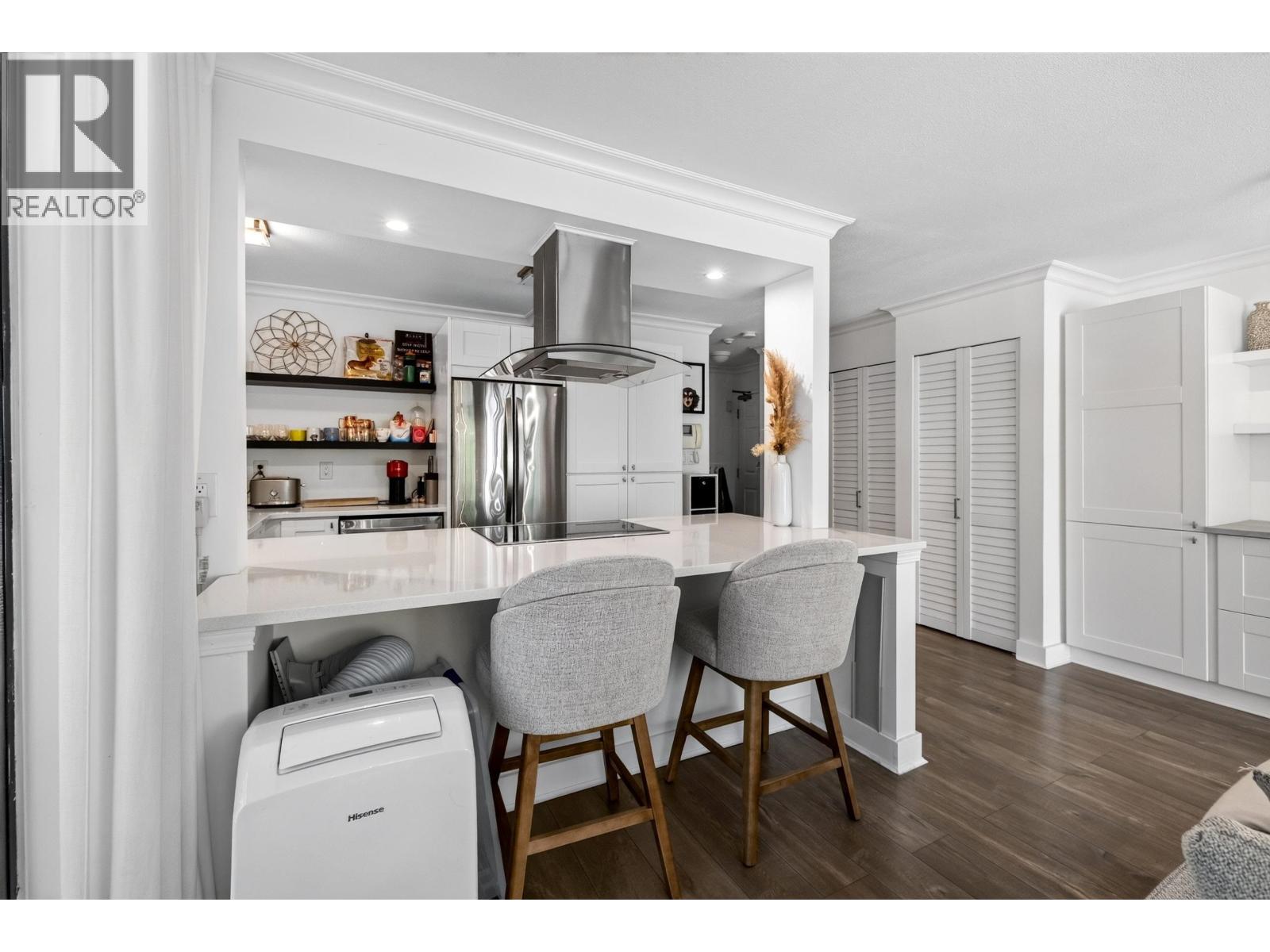 101 1702 CHESTERFIELD AVENUE, North Vancouver