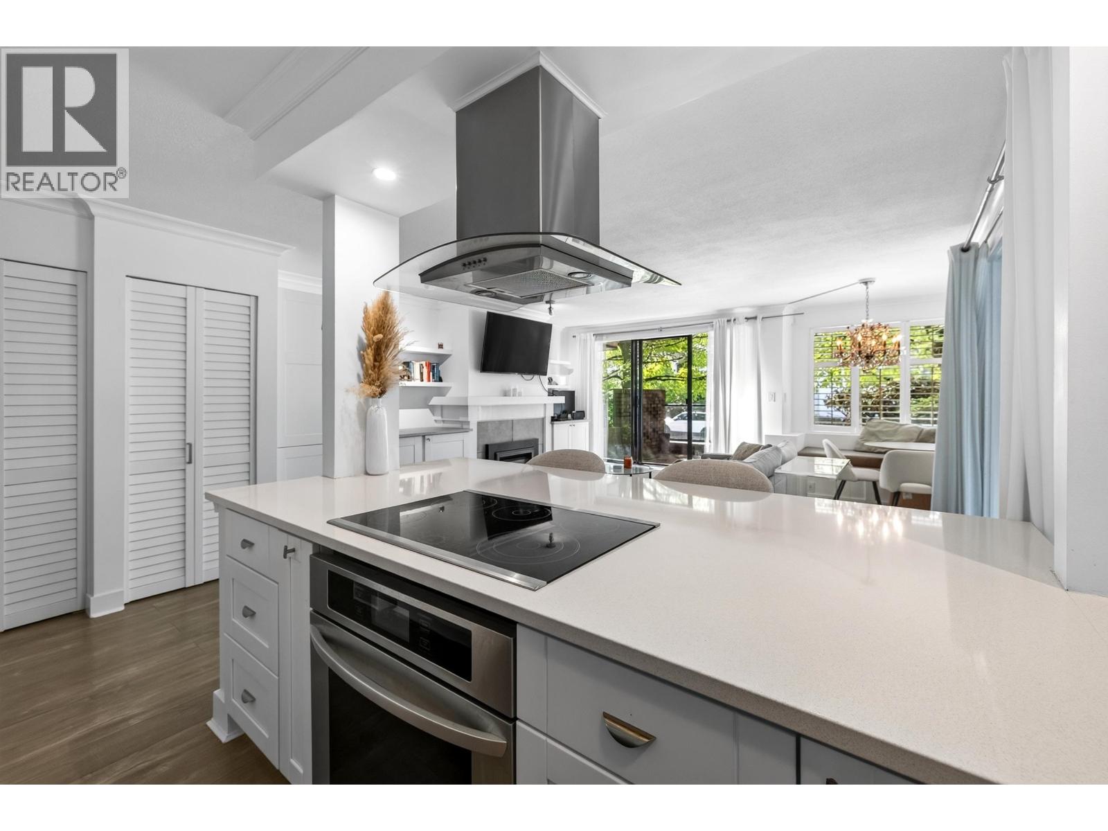101 1702 CHESTERFIELD AVENUE, North Vancouver