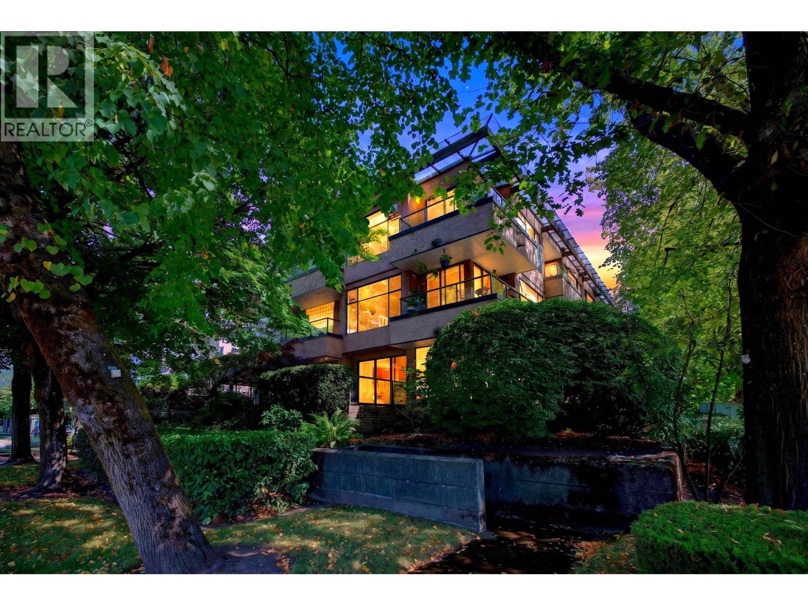 101 1702 CHESTERFIELD AVENUE, North Vancouver
