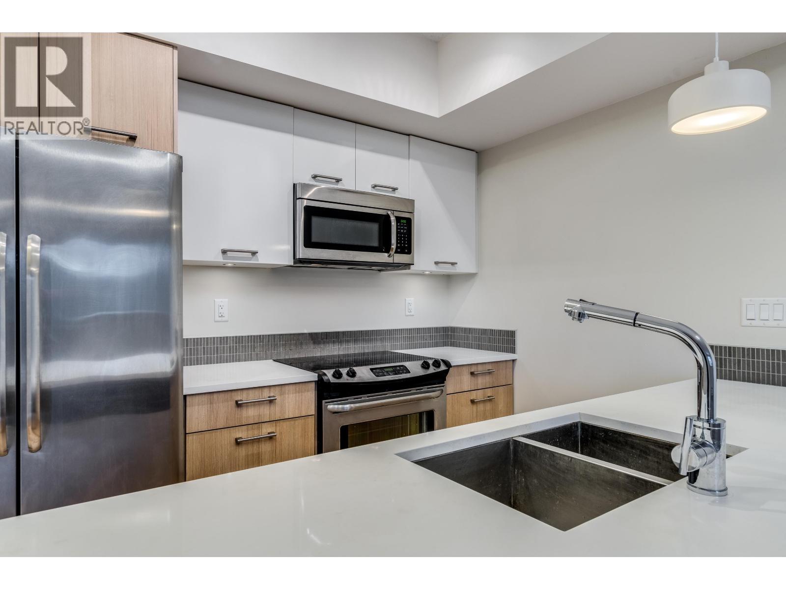 201 2214 KELLY AVENUE, Port Coquitlam