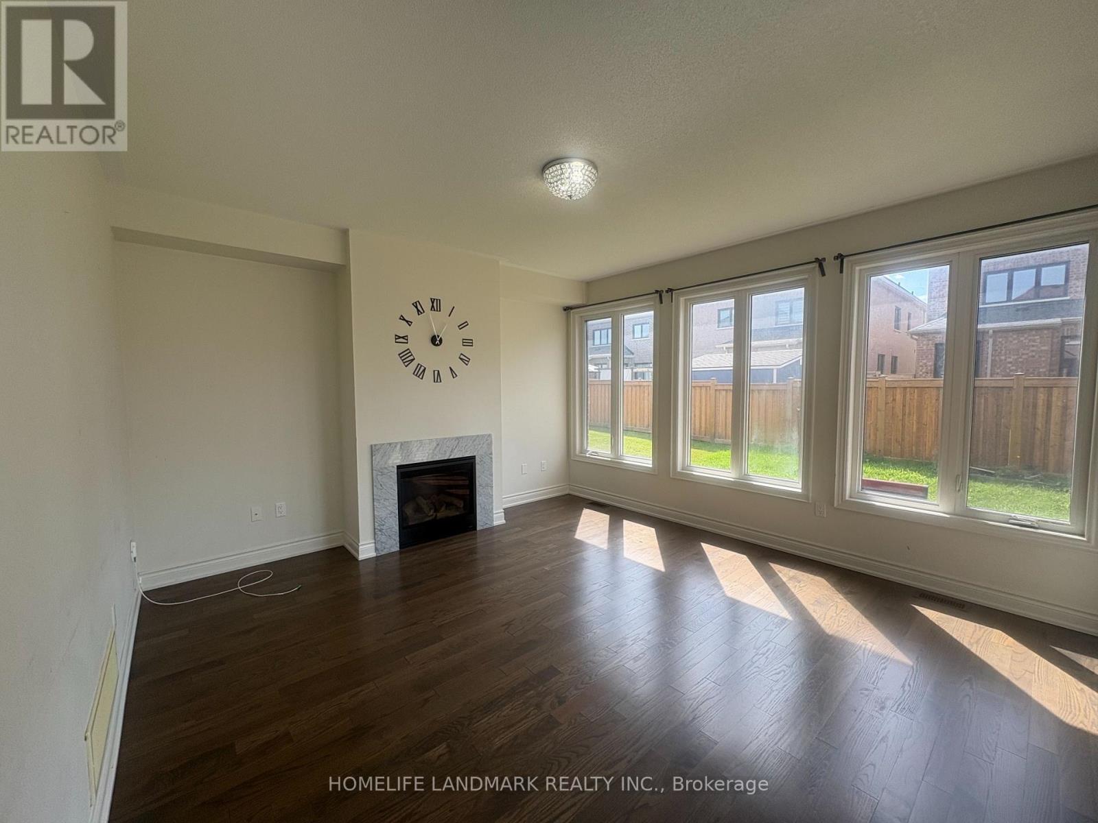 8 YARROW LANE, East Gwillimbury (Holland Landing) — photo 4