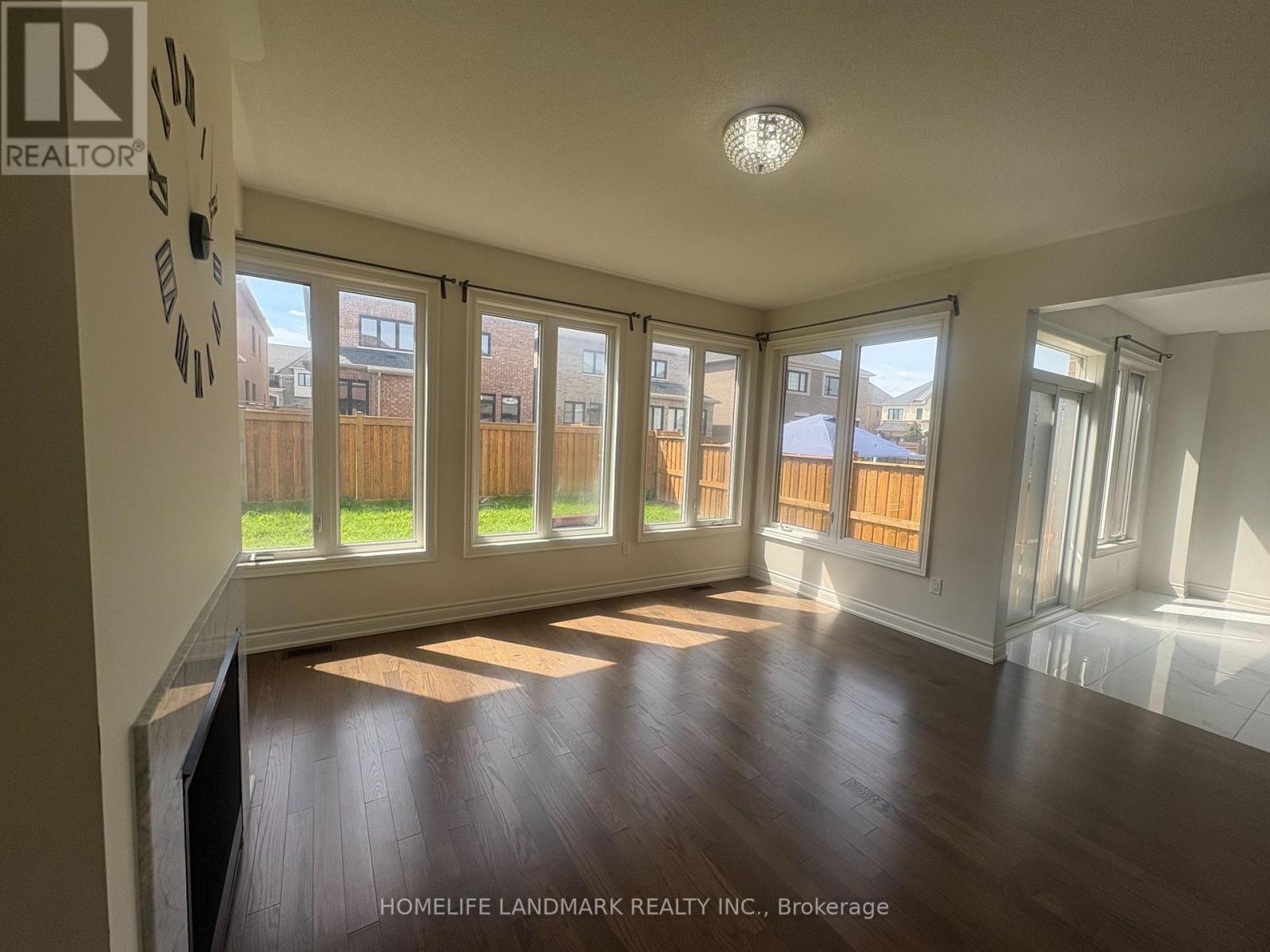 8 YARROW LANE, East Gwillimbury (Holland Landing) — photo 5
