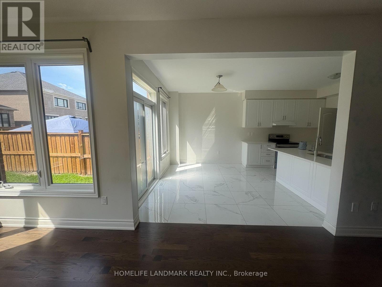 8 YARROW LANE, East Gwillimbury (Holland Landing) — photo 6