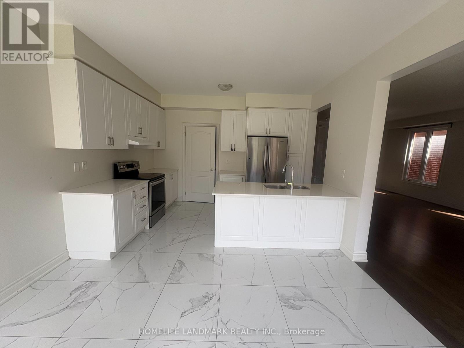 8 YARROW LANE, East Gwillimbury (Holland Landing) — photo 7