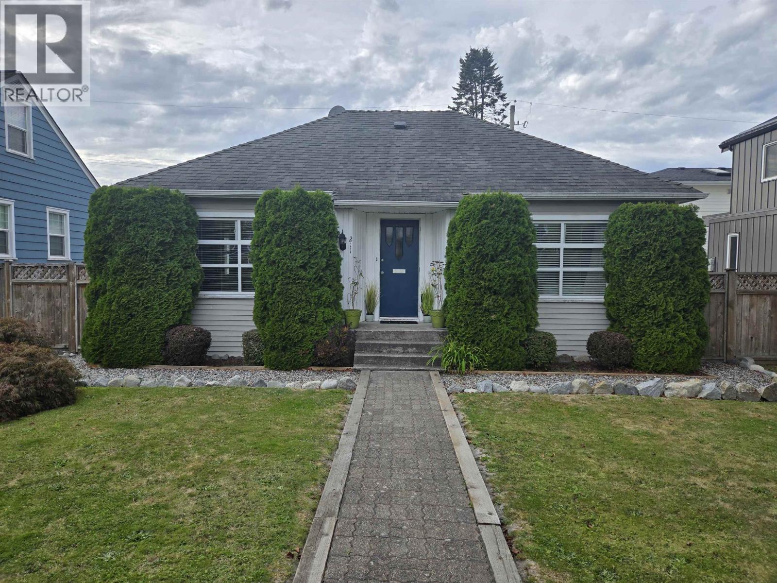 211 DOUGLAS CRESCENT, Richmond