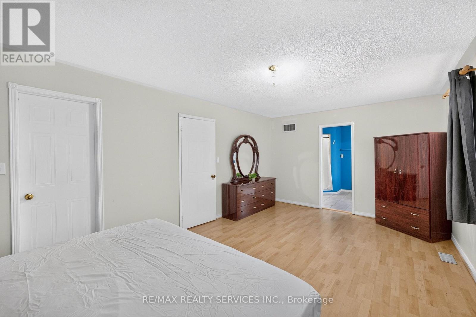 703 TWAIN AVENUE - Image 25
