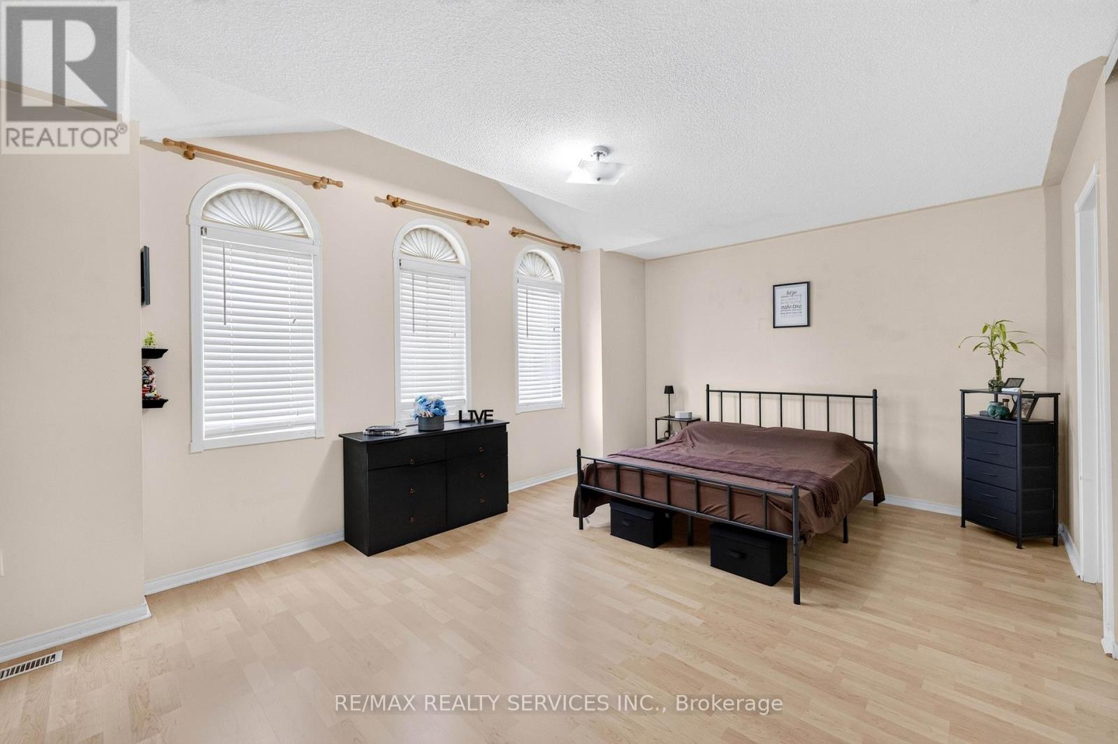 703 TWAIN AVENUE - Image 28