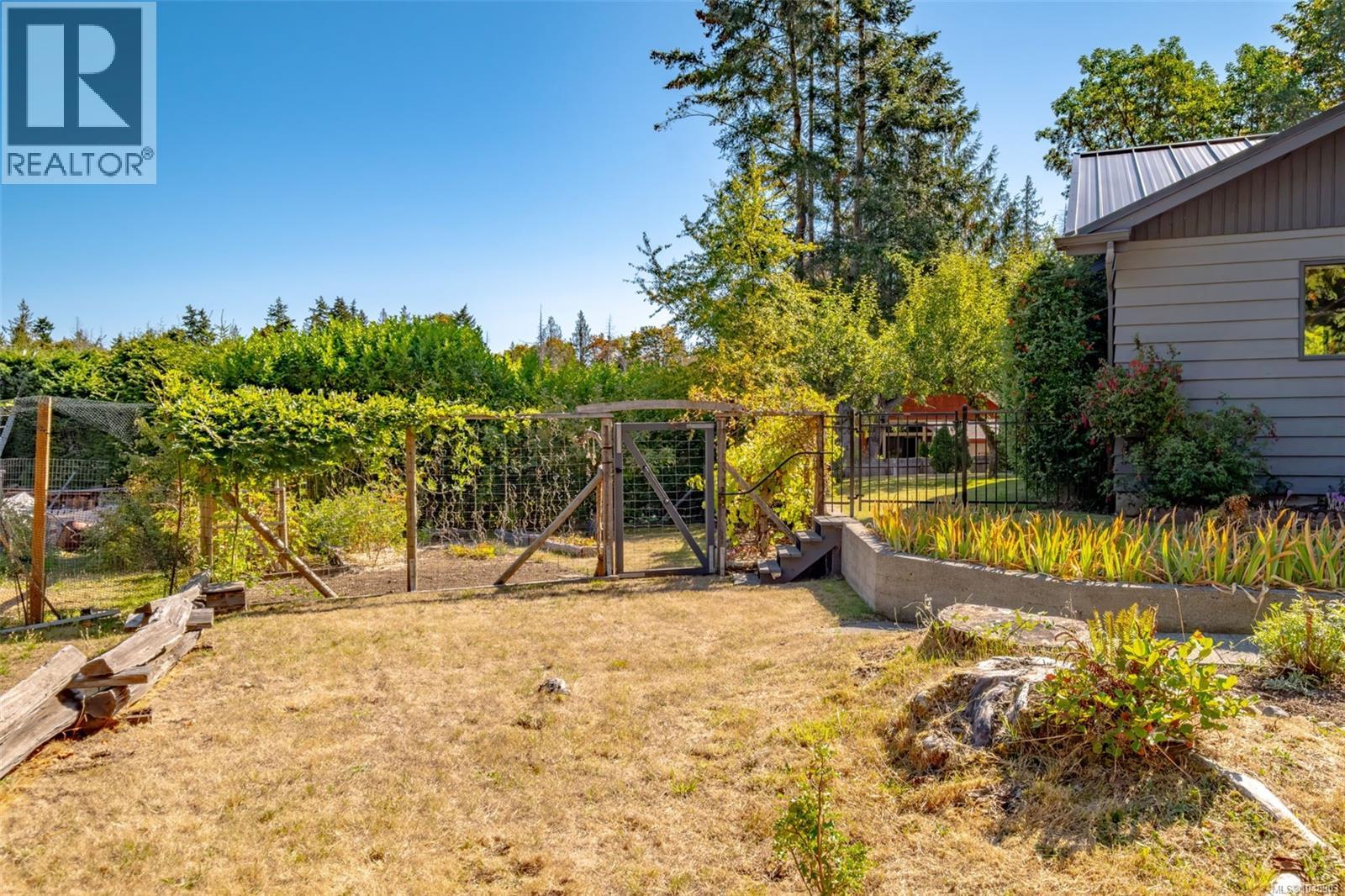 842 Woodland Dr, Parksville