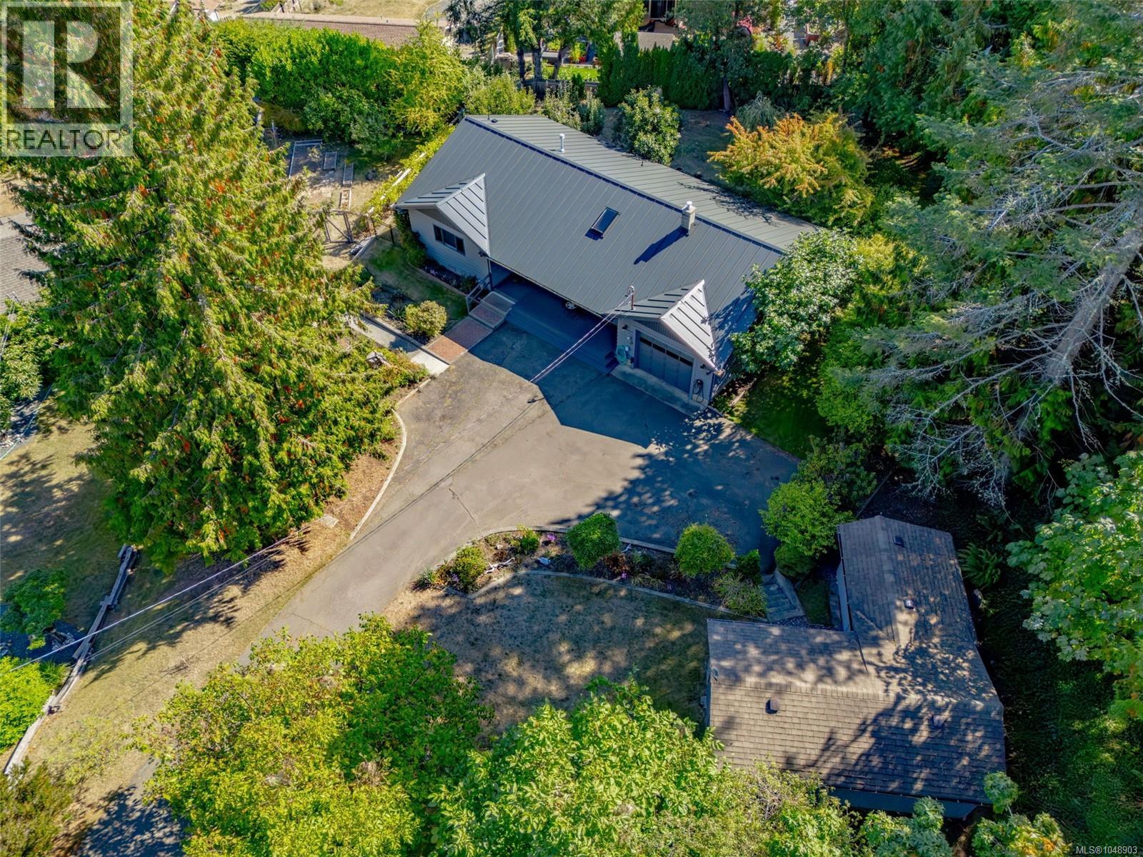 842 Woodland Dr, Parksville