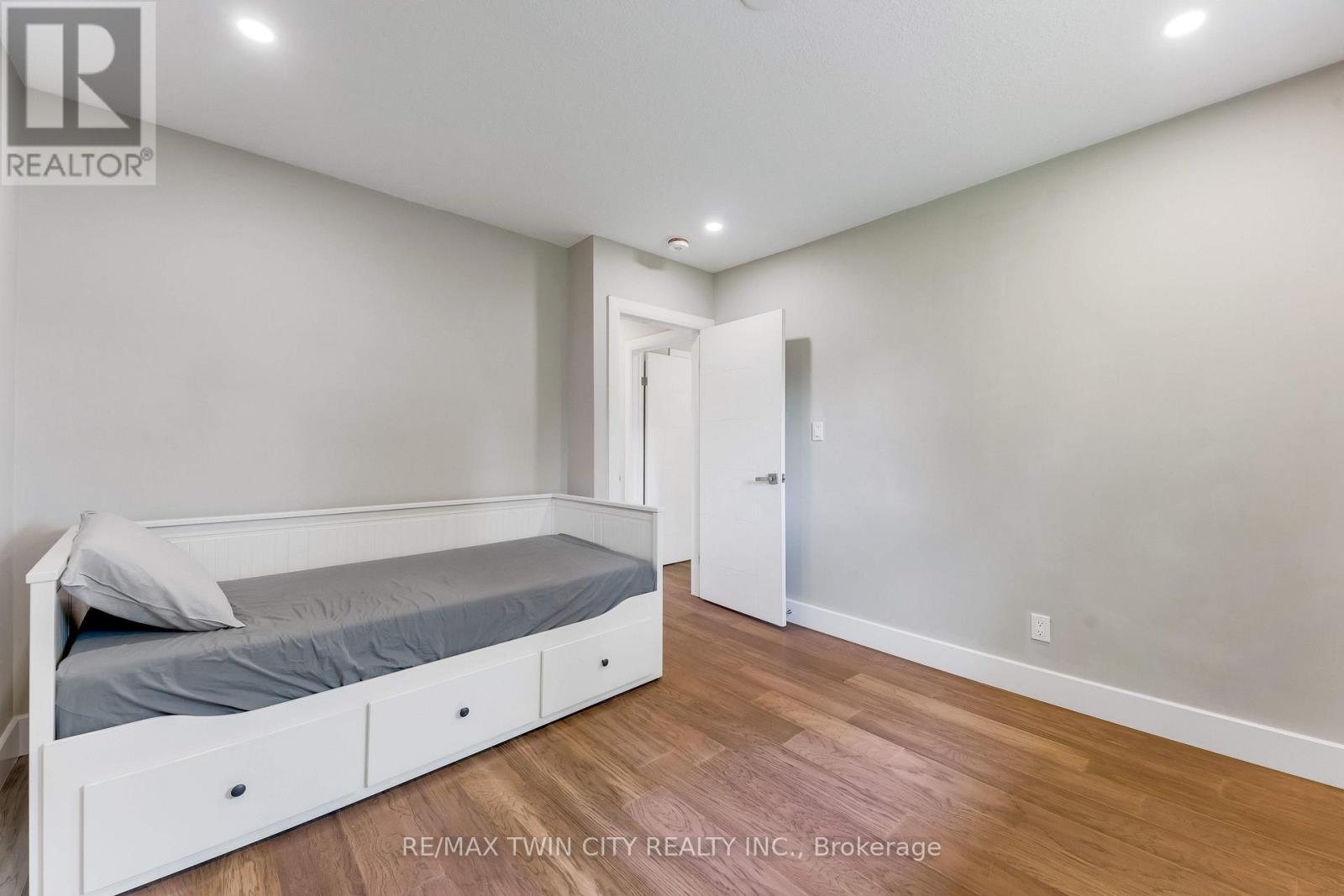 106 KENNETH AVENUE - Image 26