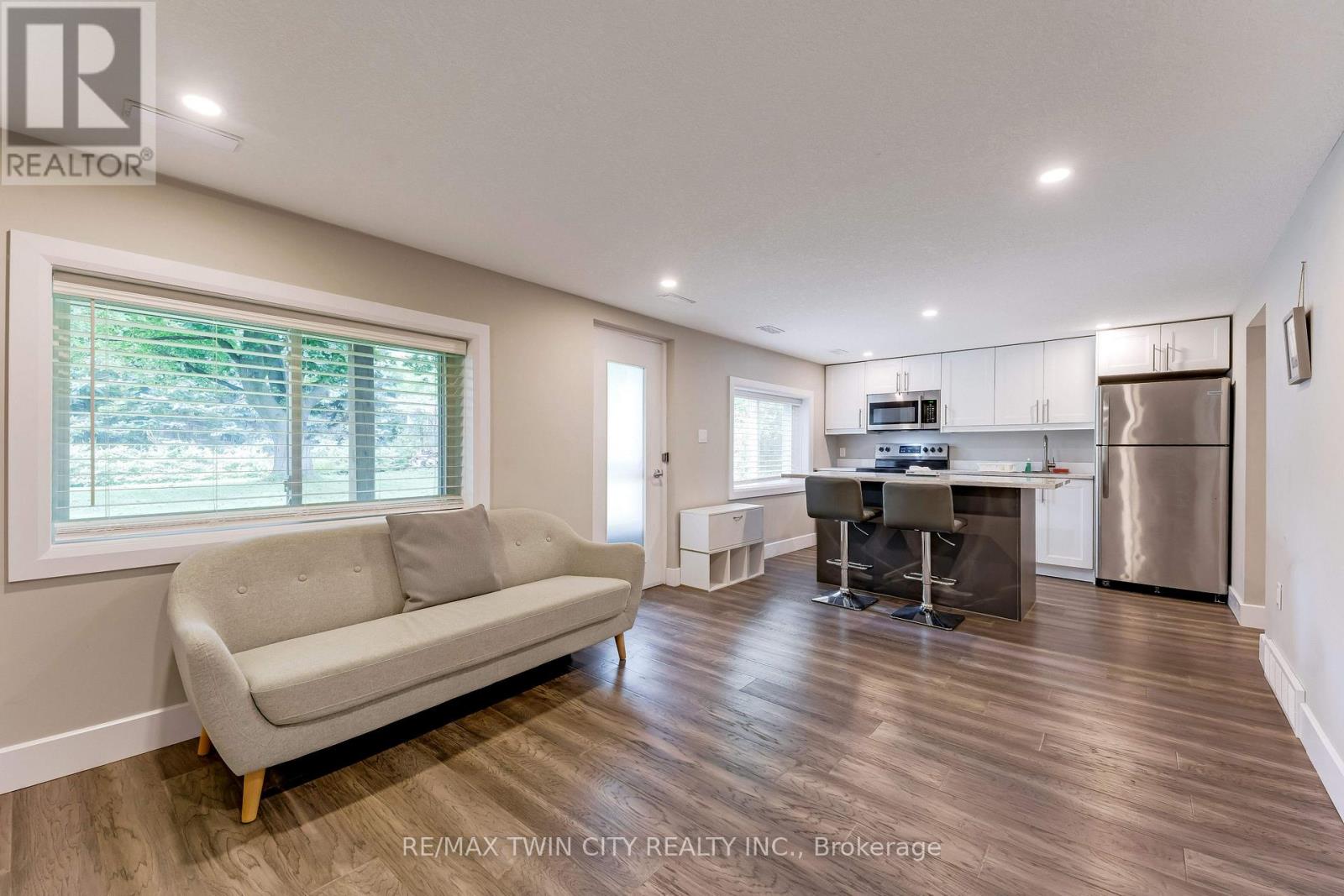 106 KENNETH AVENUE - Image 38
