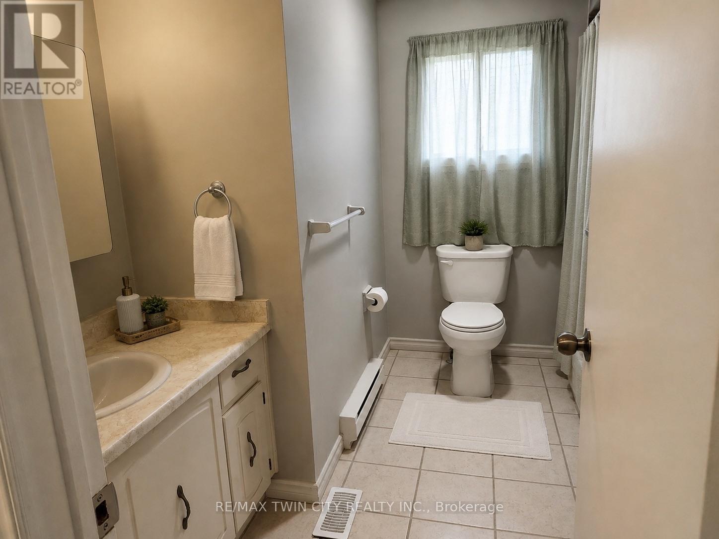 31 OLD CARRIAGE DRIVE, Kitchener — photo 6