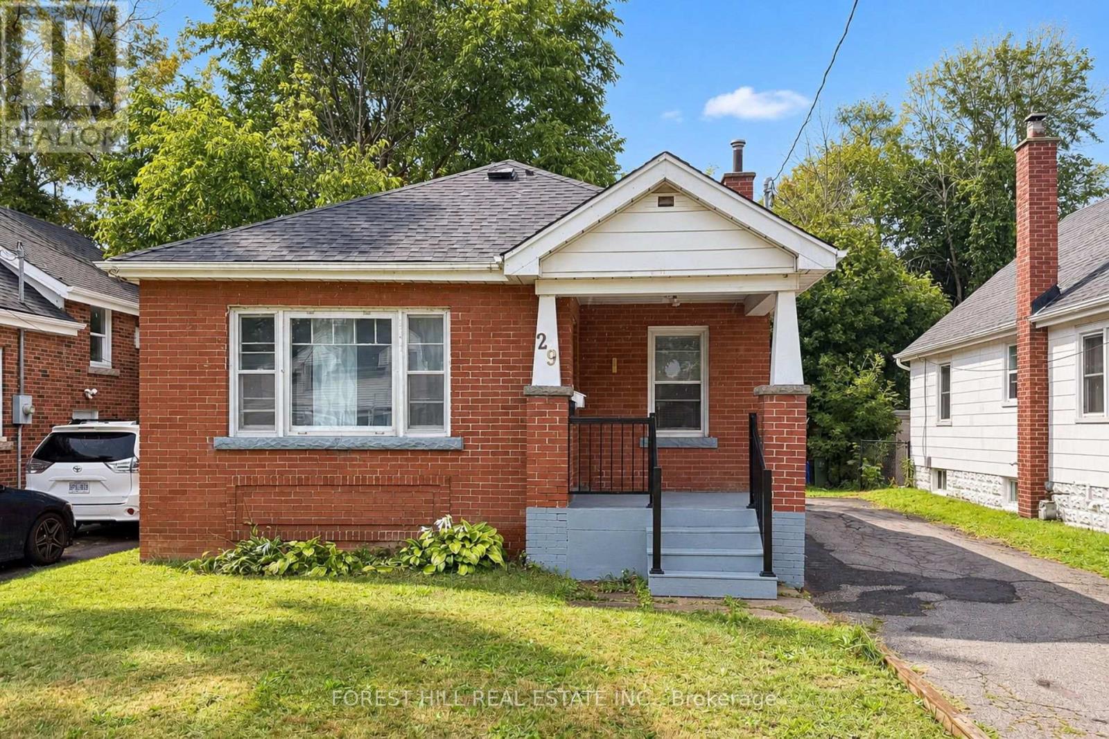 29 THORNDALE STREET S - 1