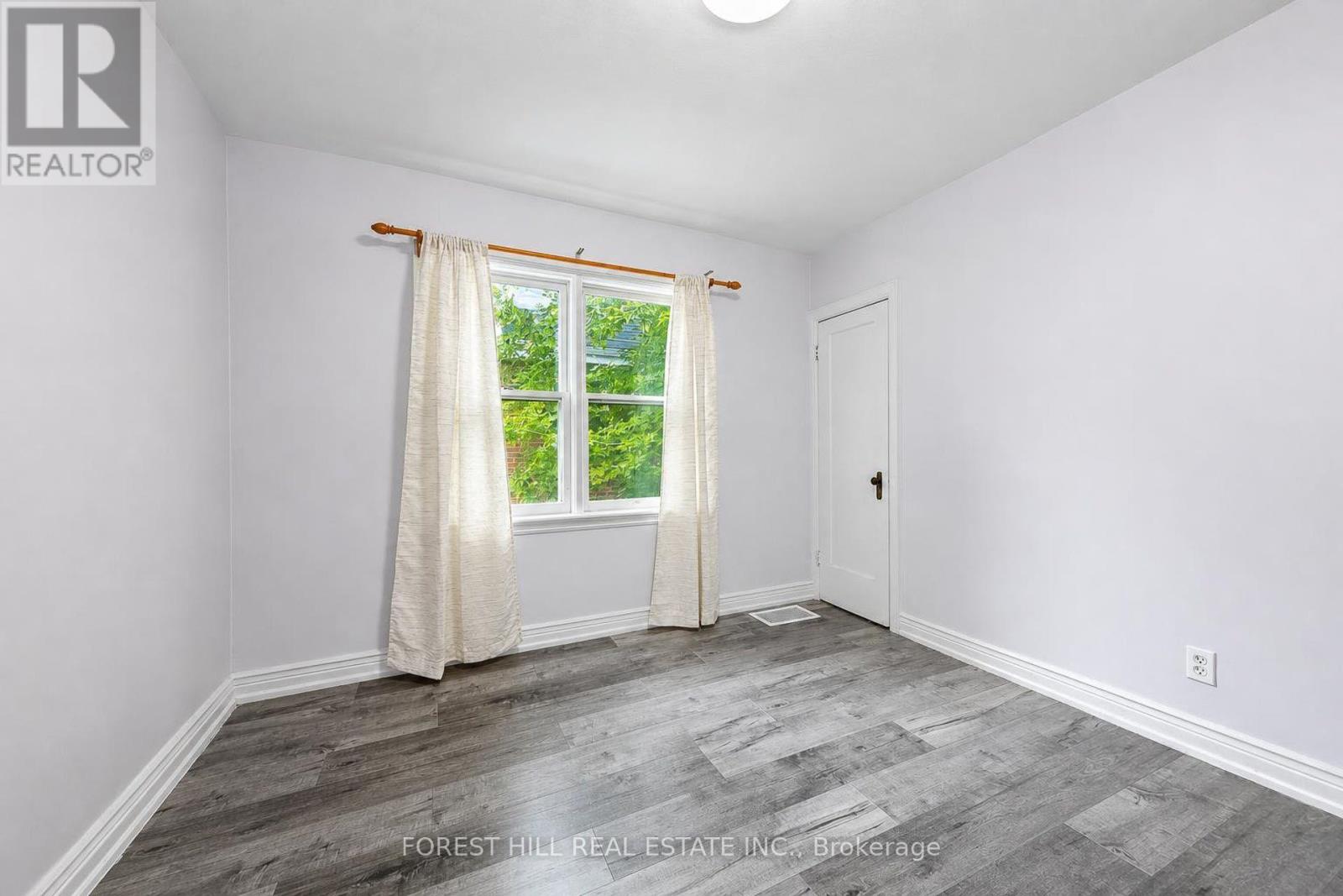 29 THORNDALE STREET S - 13