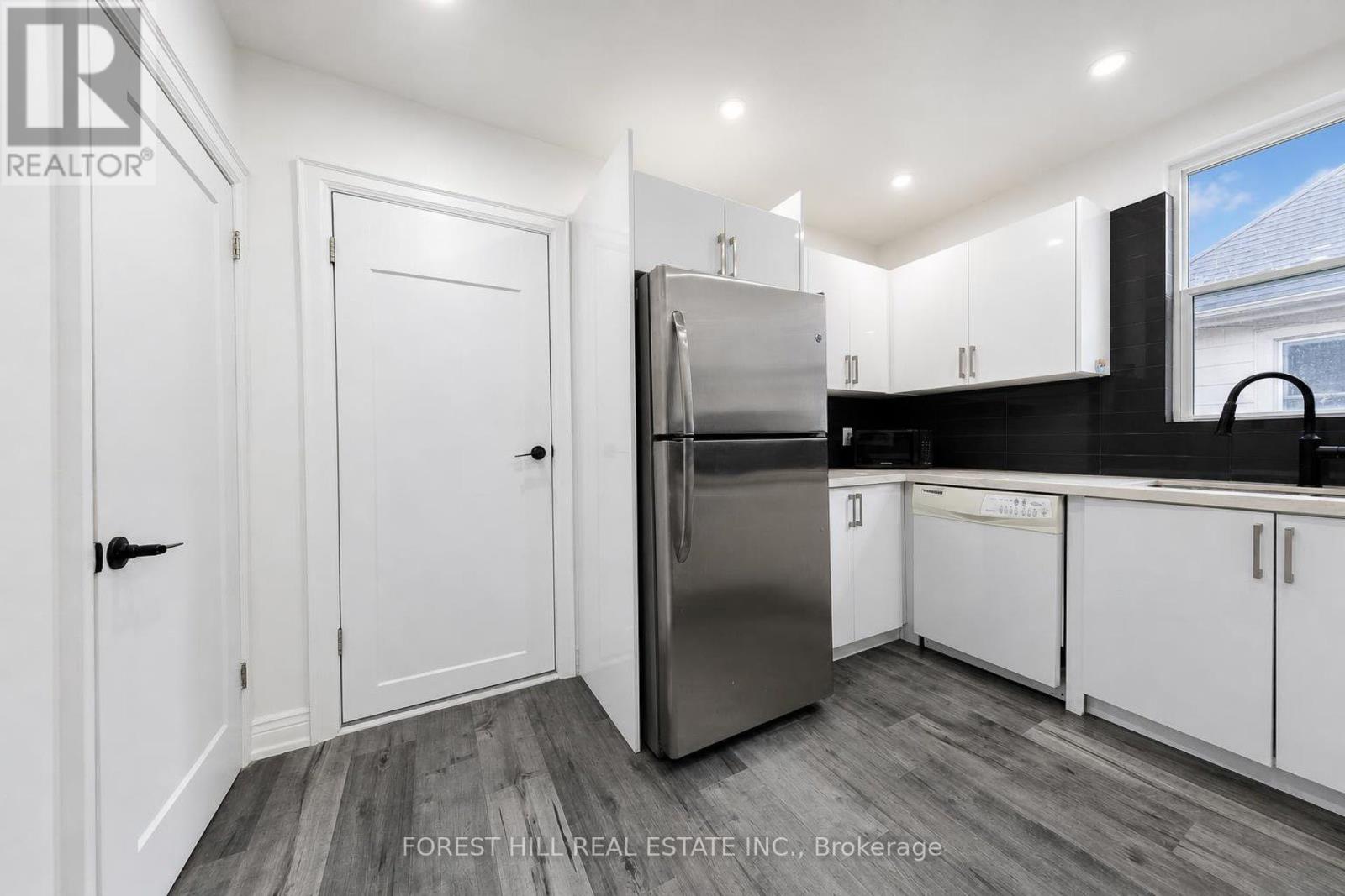 29 THORNDALE STREET S - 16