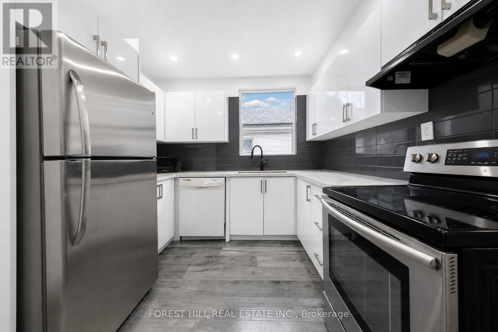 29 THORNDALE STREET S - 17