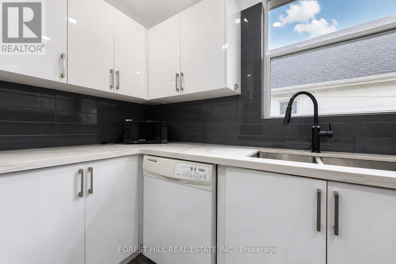 29 THORNDALE STREET S - 18