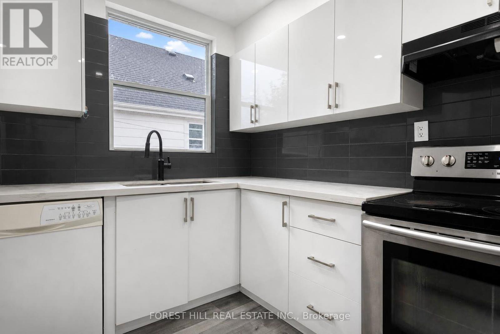 29 THORNDALE STREET S - 19