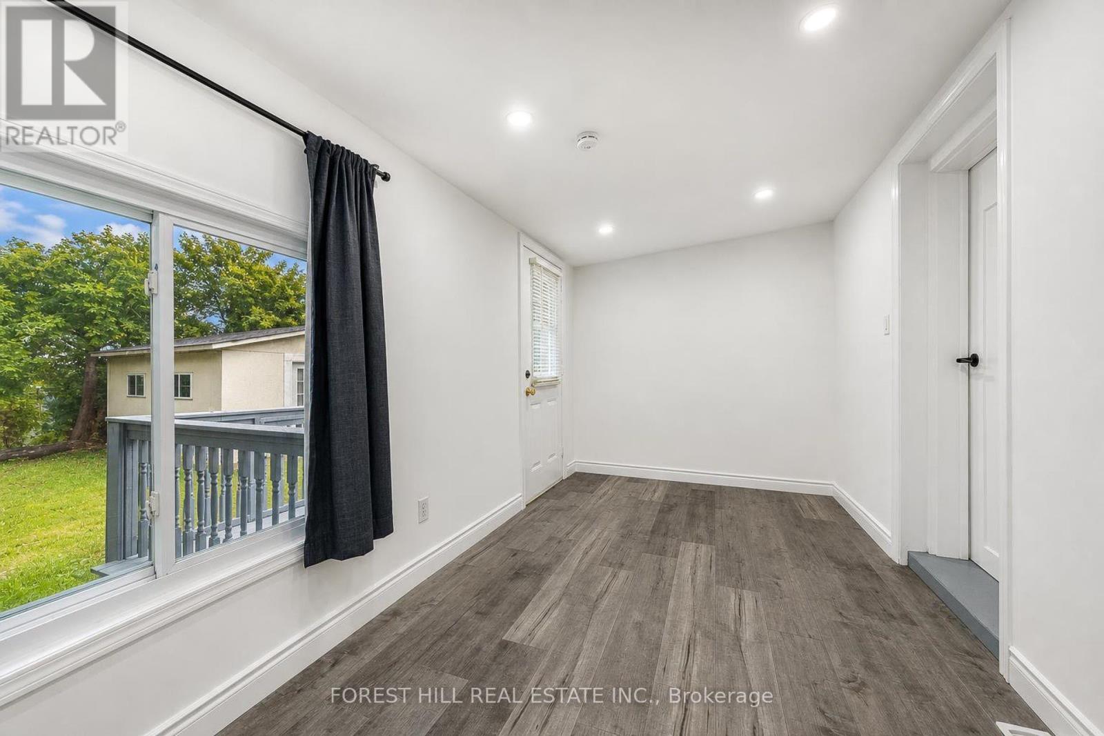 29 THORNDALE STREET S - 21
