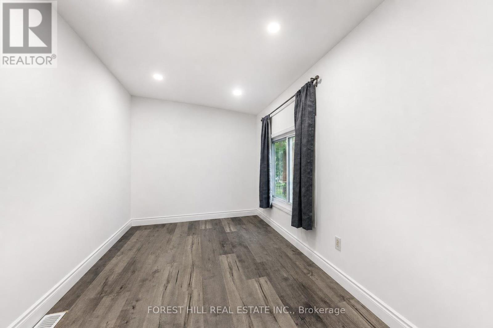 29 THORNDALE STREET S - 23
