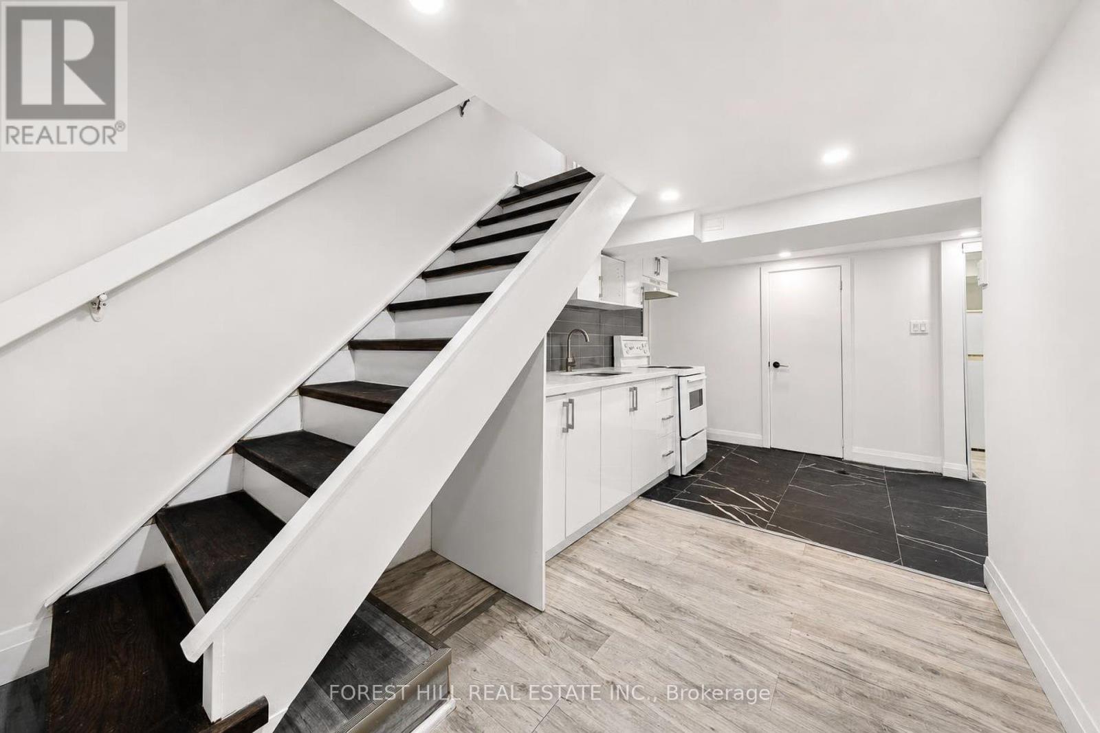 29 THORNDALE STREET S - 25