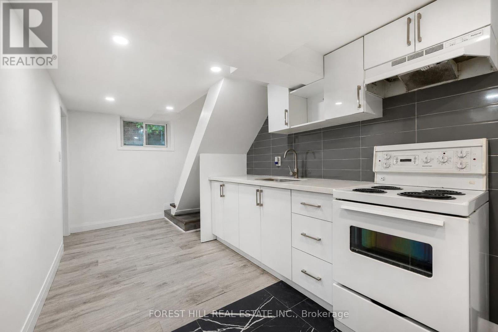 29 THORNDALE STREET S - 26