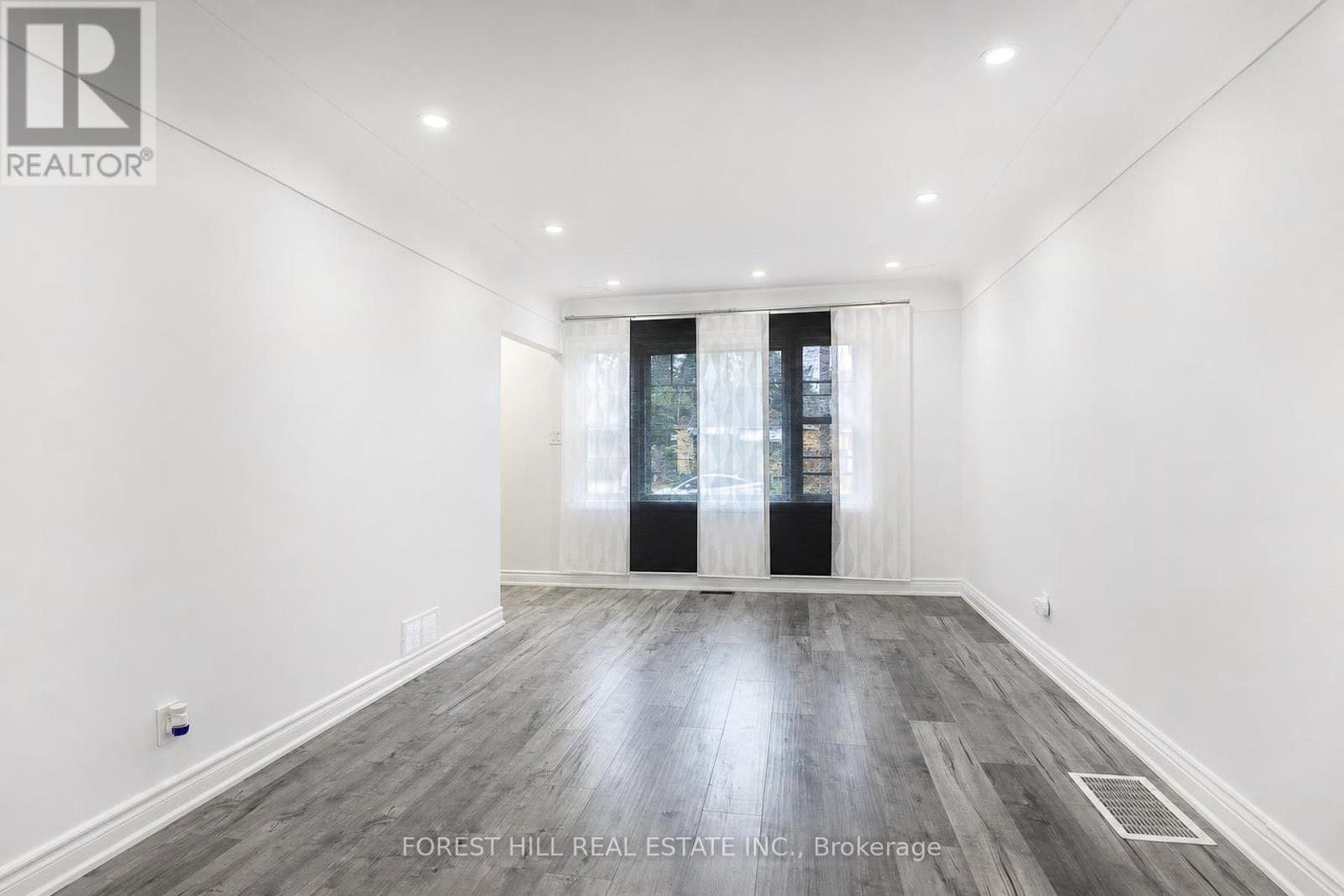 29 THORNDALE STREET S - 4