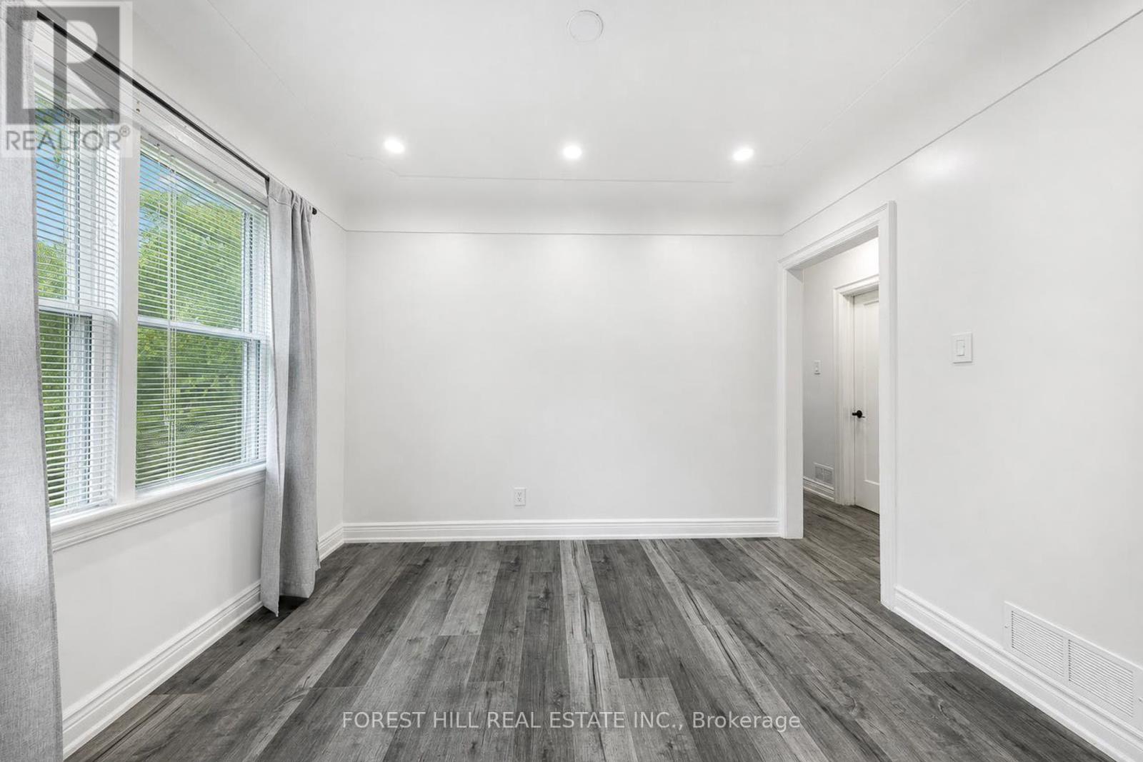 29 THORNDALE STREET S - 8