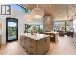 2pc Bathroom - 721 Pinehaven Court, Kelowna, BC V1V2Y3 Photo 18