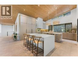 Kitchen - 721 Pinehaven Court, Kelowna, BC V1V2Y3 Photo 13