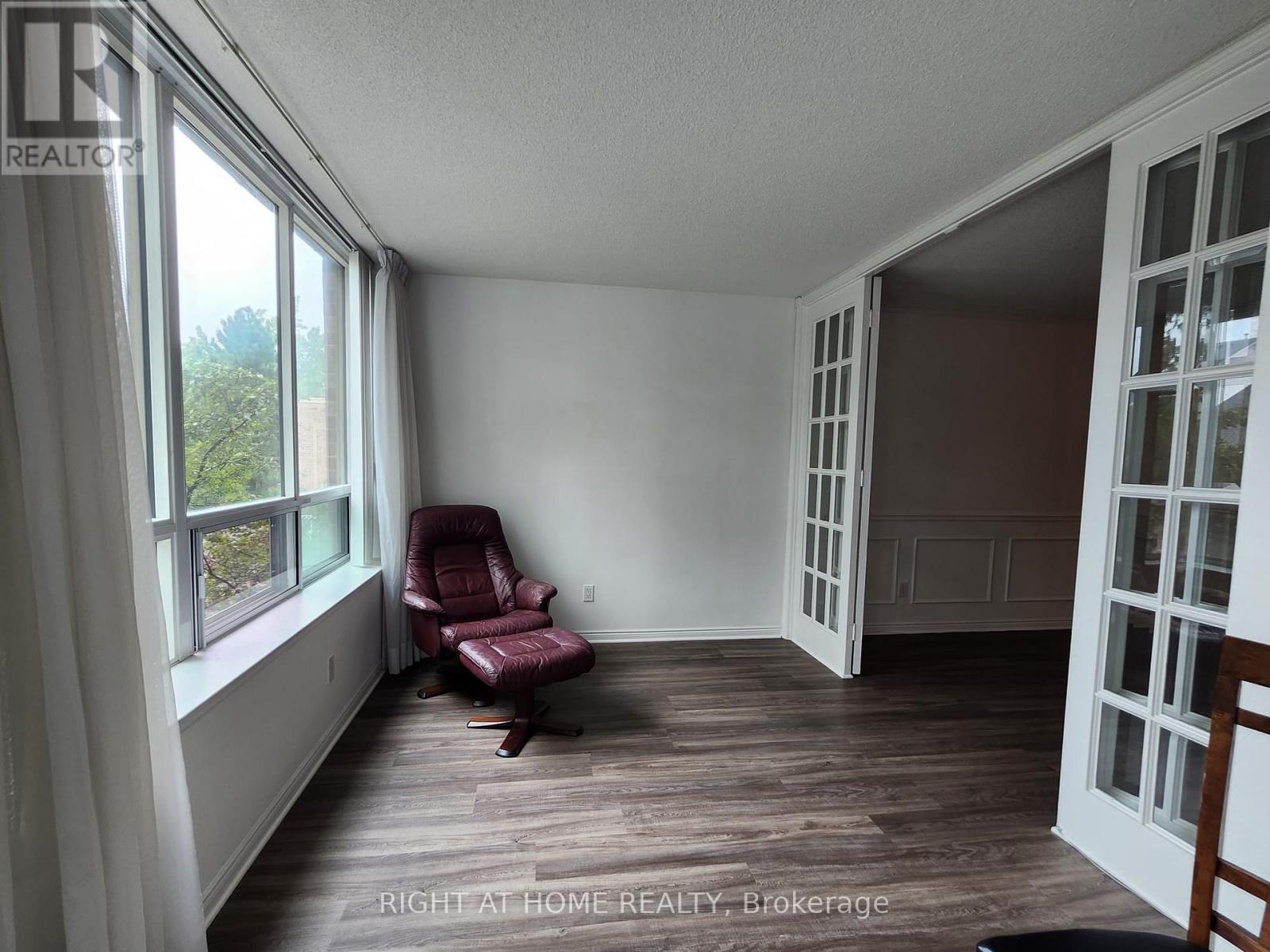 #205 850 STEELES AVENUE W - 7
