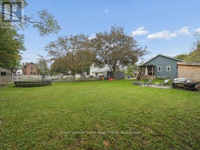 11 MAPLE STREET N - 40