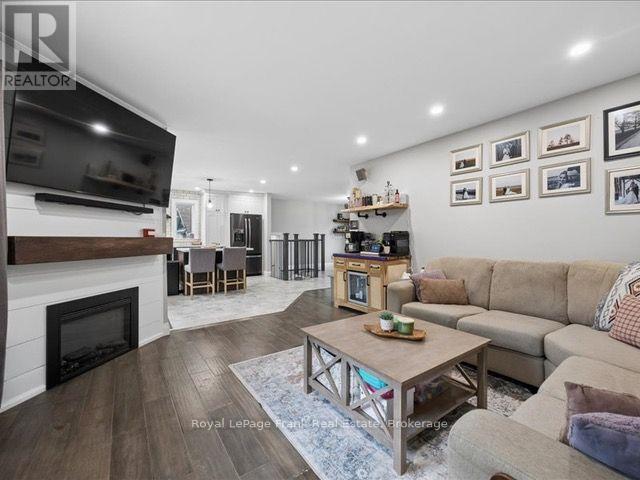 11 MAPLE STREET N - 6