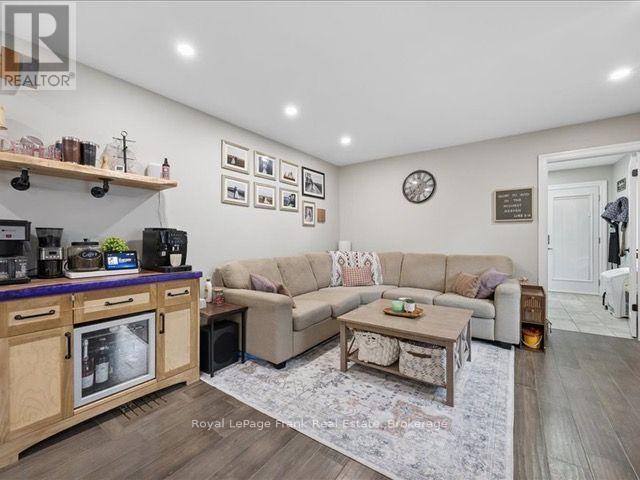 11 MAPLE STREET N - 7