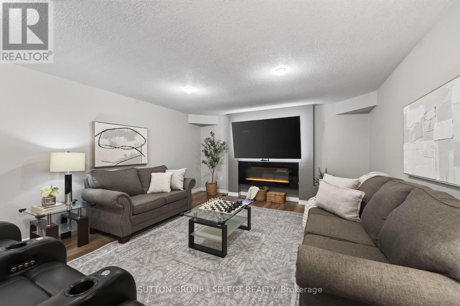 881 FOXCREEK ROAD - Image 36