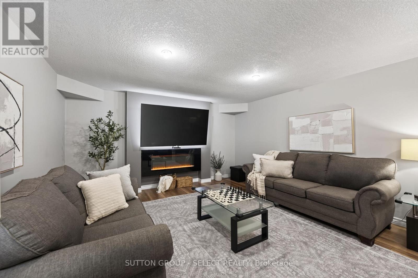 881 FOXCREEK ROAD - Image 37