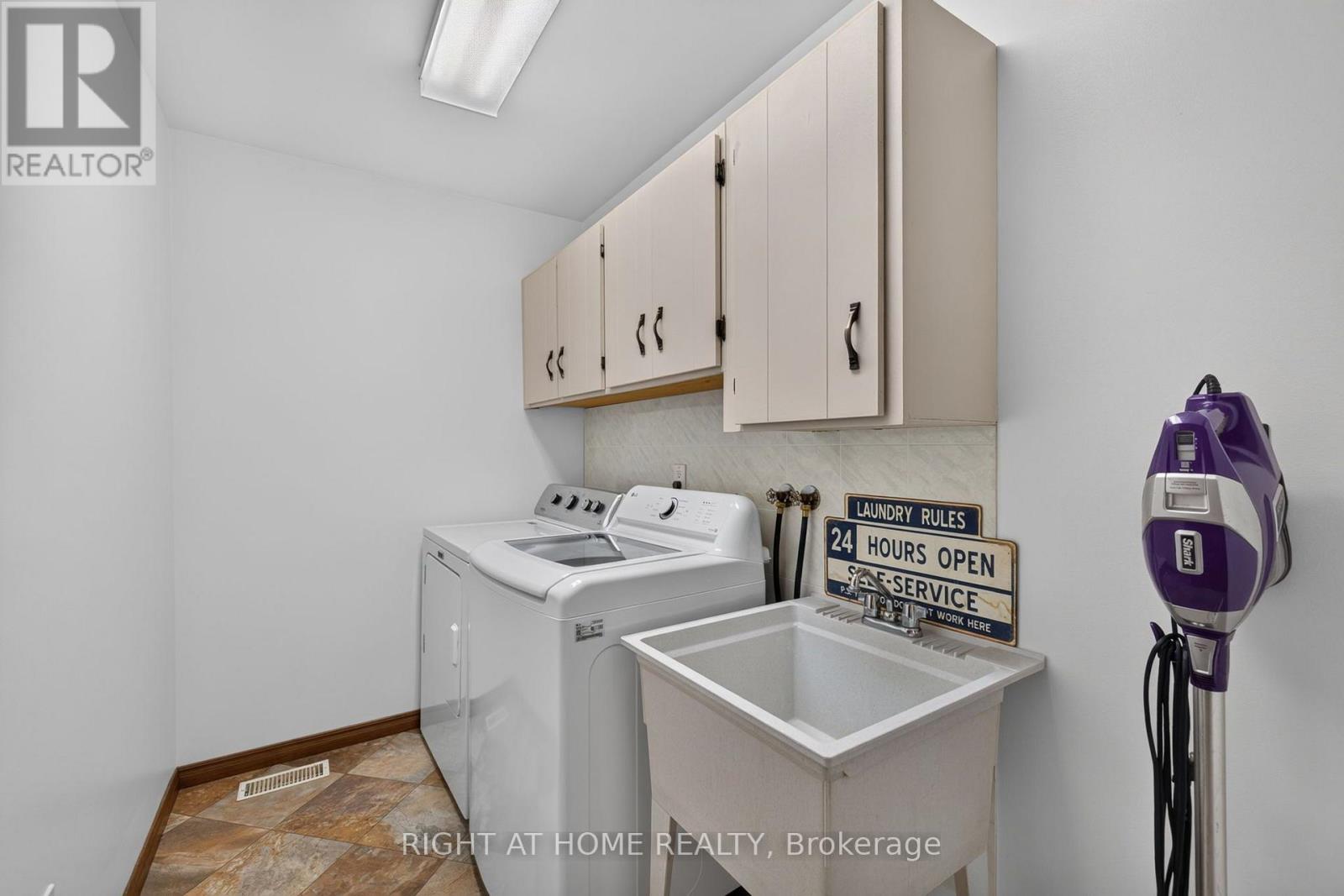 13 ST LADISLAUS STREET - 22