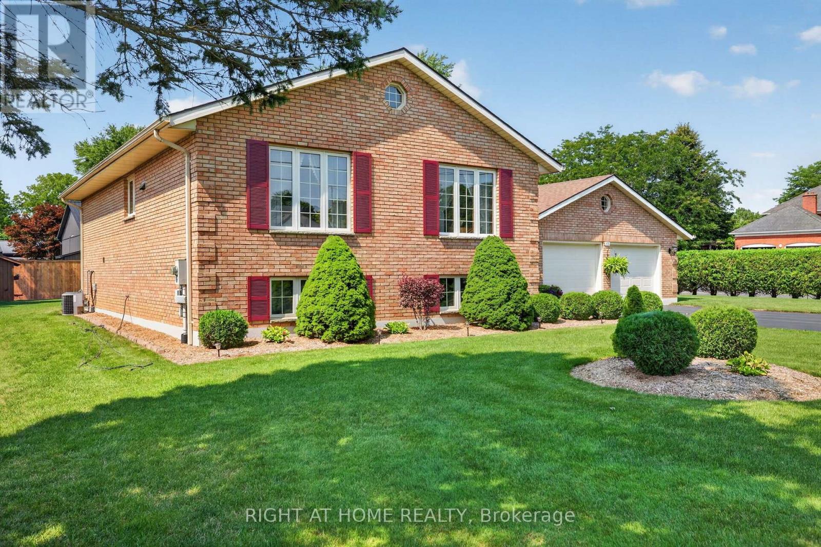 13 ST LADISLAUS STREET - 3