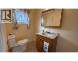 4953 Telqua Drive, 108 Mile Ranch, BC V0K2E1 Photo 15